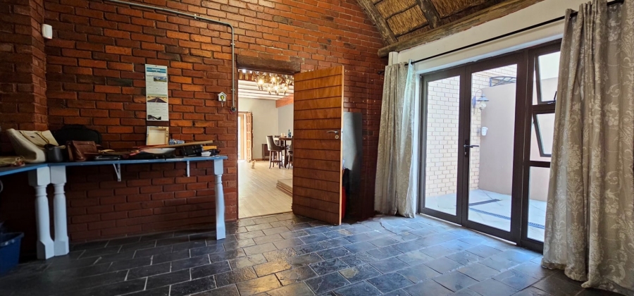 6 Bedroom Property for Sale in Hartbeesfontein North West